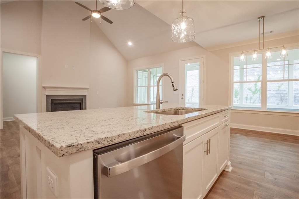 3 bedroom, 4 bathroom, 1,940 sq ft single family residence for sale at 388 Maple View Drive, Carrollton, GA 30117 — photo 5