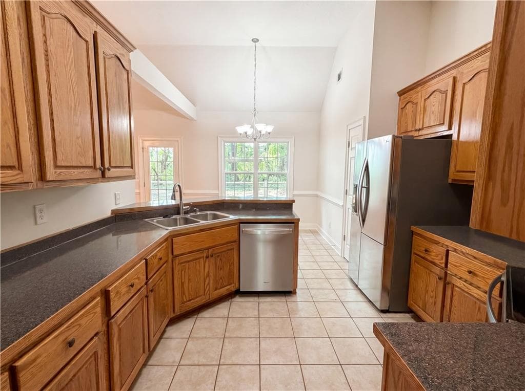 3 bedroom, 2 bathroom, 2,130 sq ft single family residence for sale at 141 Lake Chase Drive, Griffin, GA 30224 — photo 7