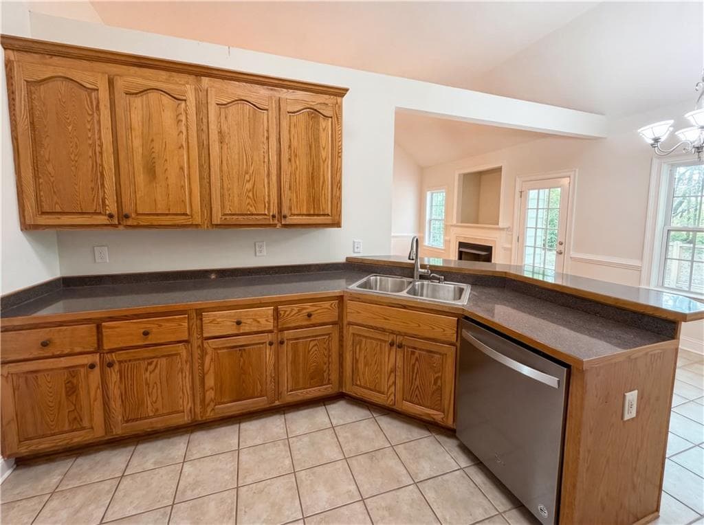 3 bedroom, 2 bathroom, 2,130 sq ft single family residence for sale at 141 Lake Chase Drive, Griffin, GA 30224 — photo 9