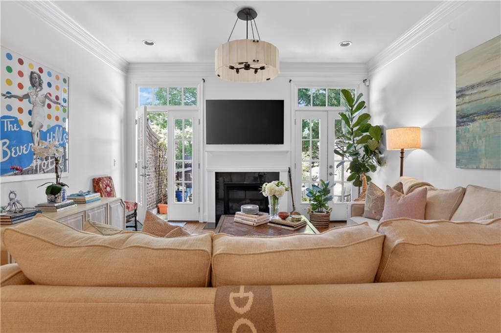 3 bedroom, 4 bathroom, 2,052 sq ft townhouse for sale at 3552 Roswell Road, Atlanta, GA 30305