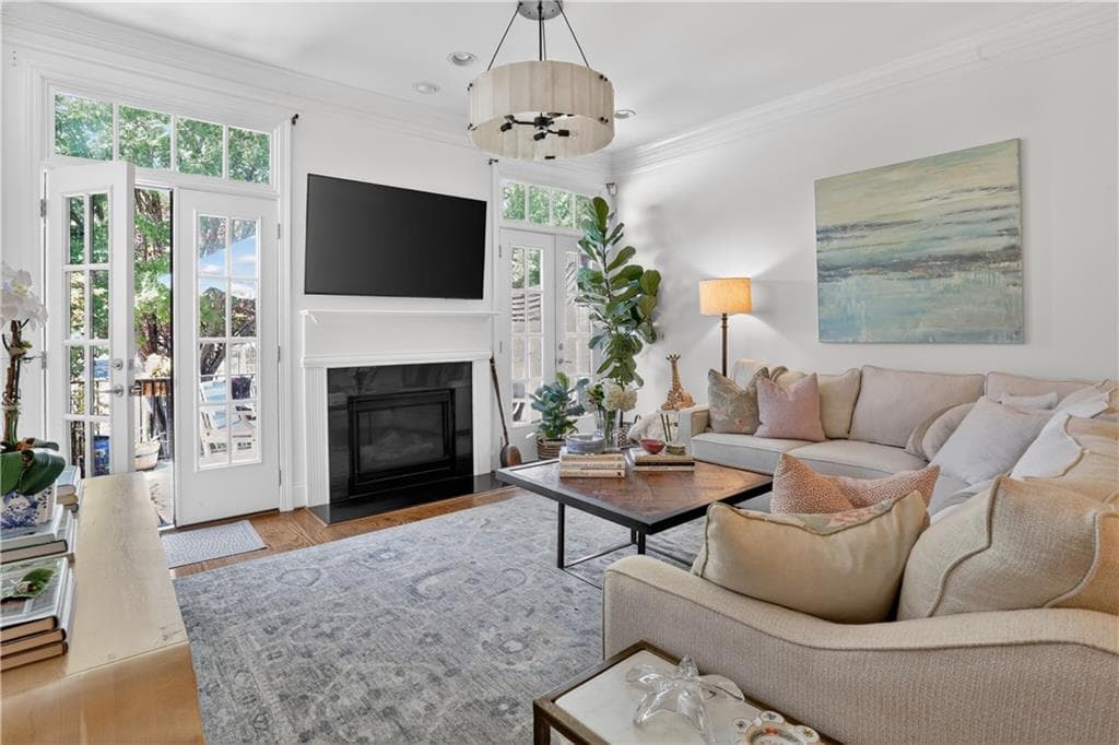 3 bedroom, 4 bathroom, 2,052 sq ft townhouse for sale at 3552 Roswell Road, Atlanta, GA 30305 — photo 3