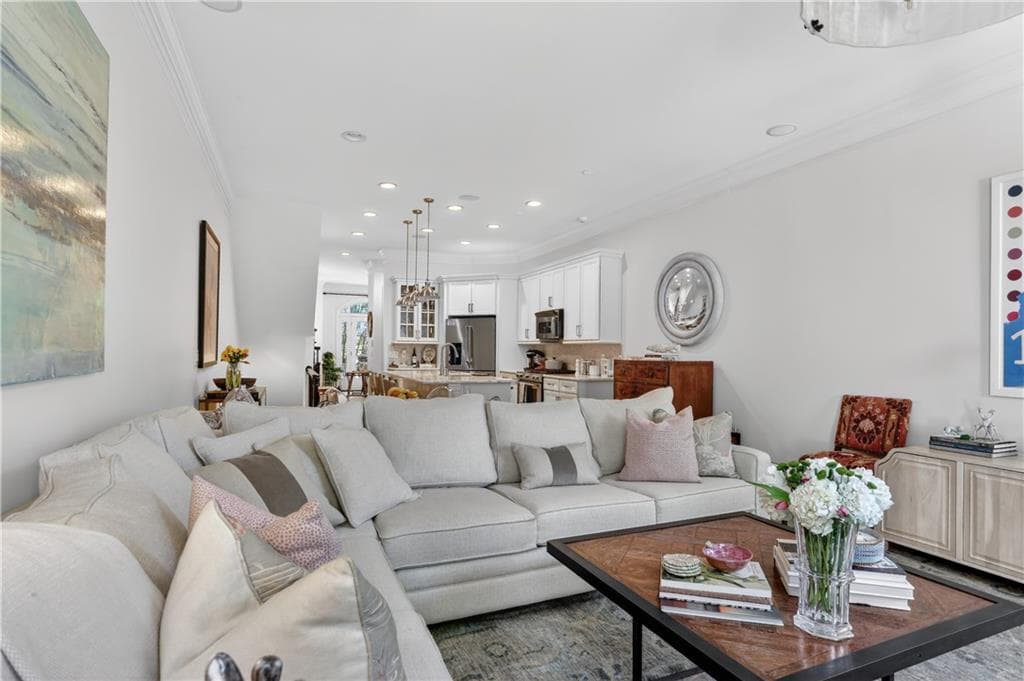 3 bedroom, 4 bathroom, 2,052 sq ft townhouse for sale at 3552 Roswell Road, Atlanta, GA 30305 — photo 4