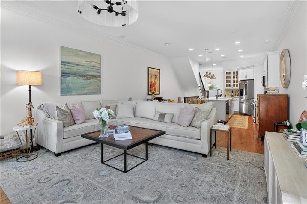 3 bedroom, 4 bathroom, 2,052 sq ft townhouse for sale at 3552 Roswell Road, Atlanta, GA 30305 — photo 5