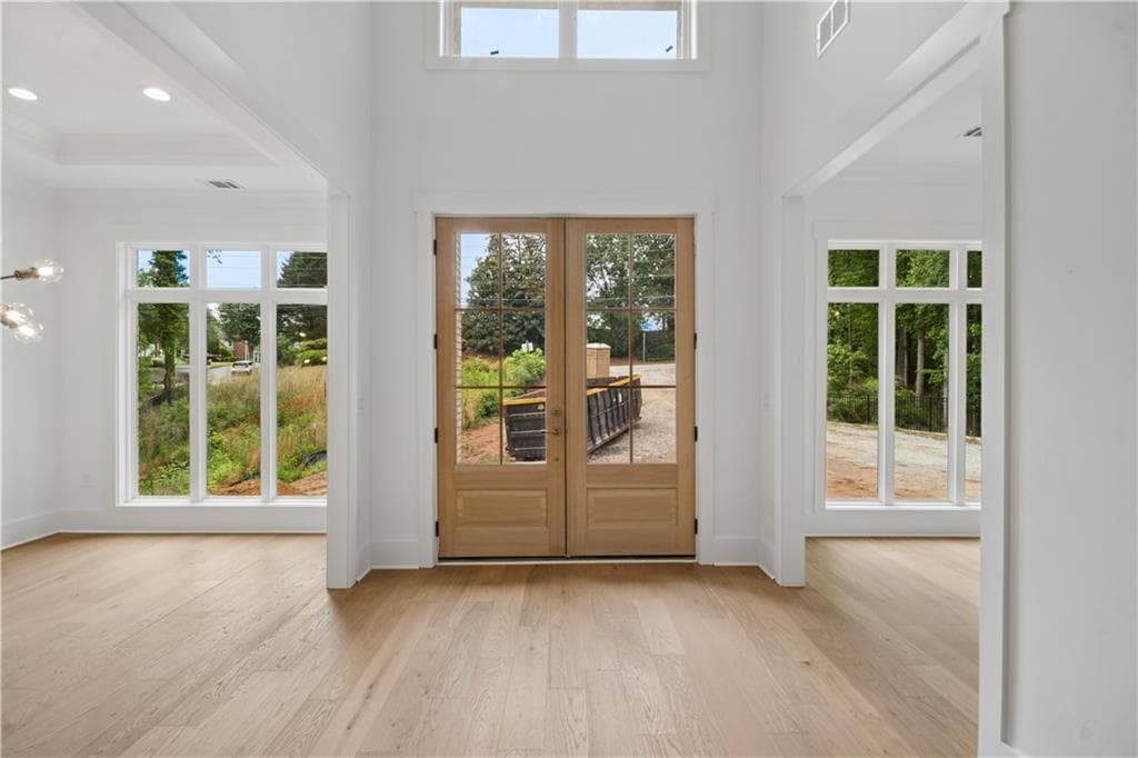 5 bedroom, 4 bathroom, 3,851 sq ft single family residence for sale at 10745 Waters Road, Alpharetta, GA 30022 — photo 4