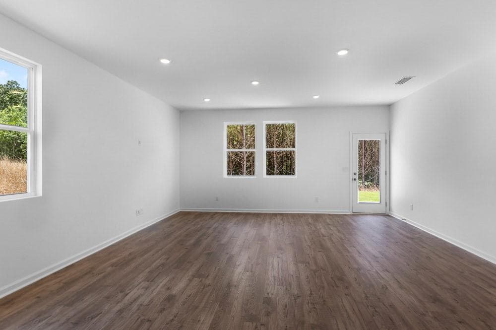 3 bedroom, 2 bathroom, 1,802 sq ft single family residence for sale at 3655 Sagecrest Drive, Buford, GA 30519 — photo 3