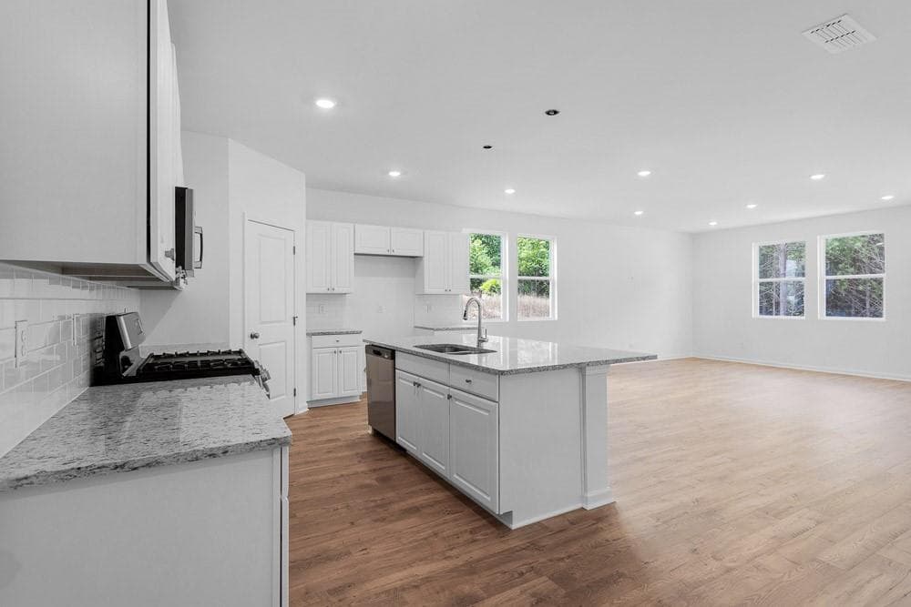 3 bedroom, 2 bathroom, 1,802 sq ft single family residence for sale at 3655 Sagecrest Drive, Buford, GA 30519 — photo 7