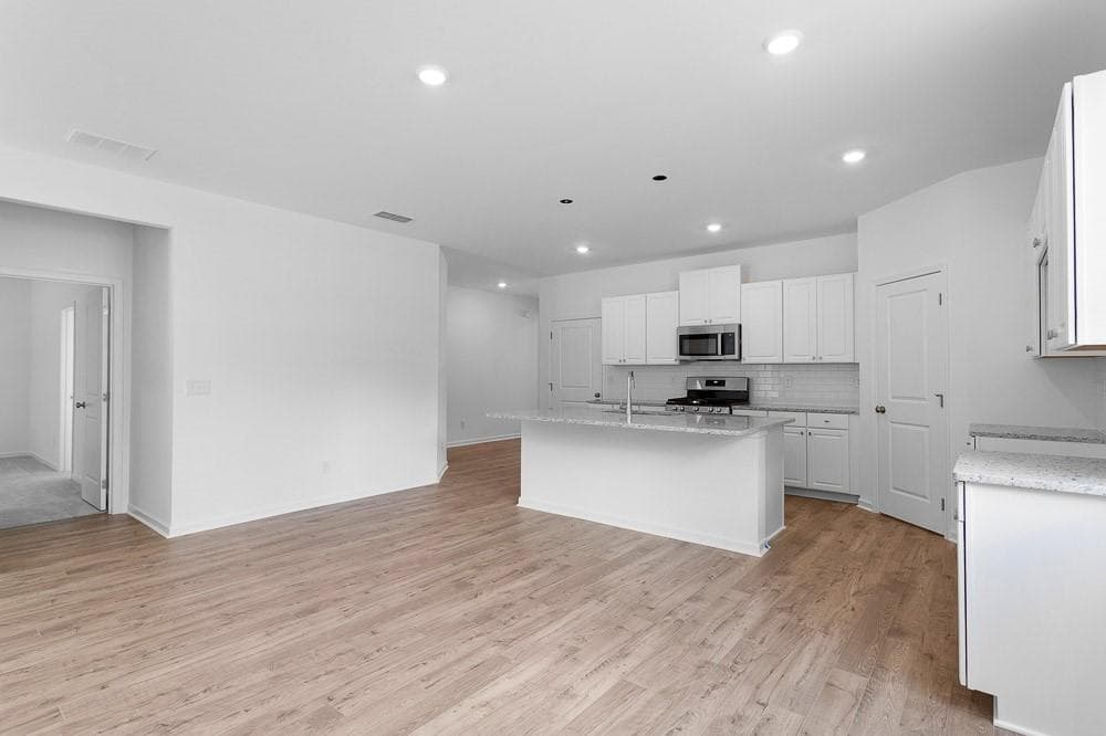 3 bedroom, 2 bathroom, 1,802 sq ft single family residence for sale at 3655 Sagecrest Drive, Buford, GA 30519 — photo 8