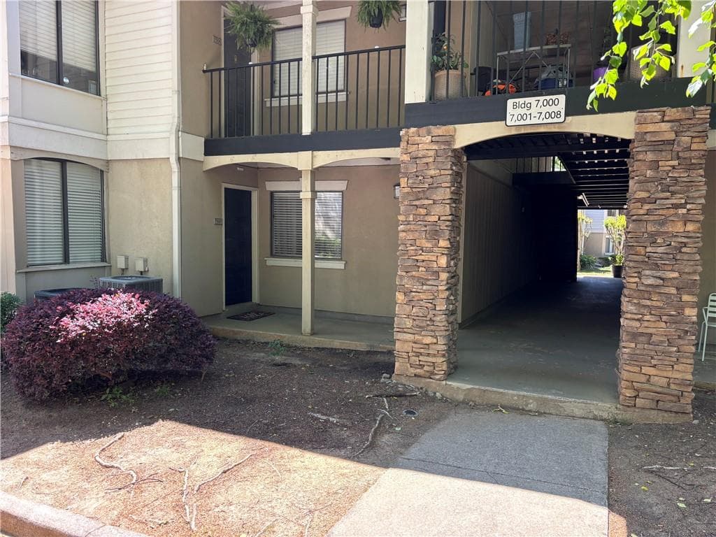 2 bedroom, 2 bathroom, 1,142 sq ft condominium for sale at 7001 Wingate Way, Atlanta, GA 30350 — photo 1 of 25