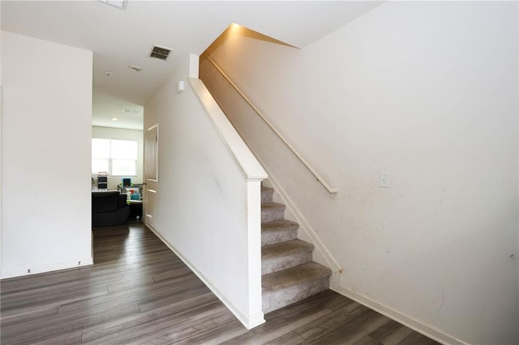 3 bedroom, 3 bathroom, 1,480 sq ft townhouse for sale at 3541 Condor Court, Atlanta, GA 30331 — photo 3
