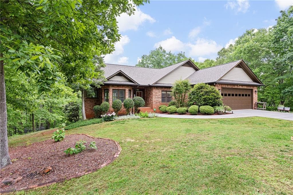 4 bedroom, 3 bathroom, 4,143 sq ft single family residence for sale at 101 Sunset Drive, Cartersville, GA 30121 — photo 2