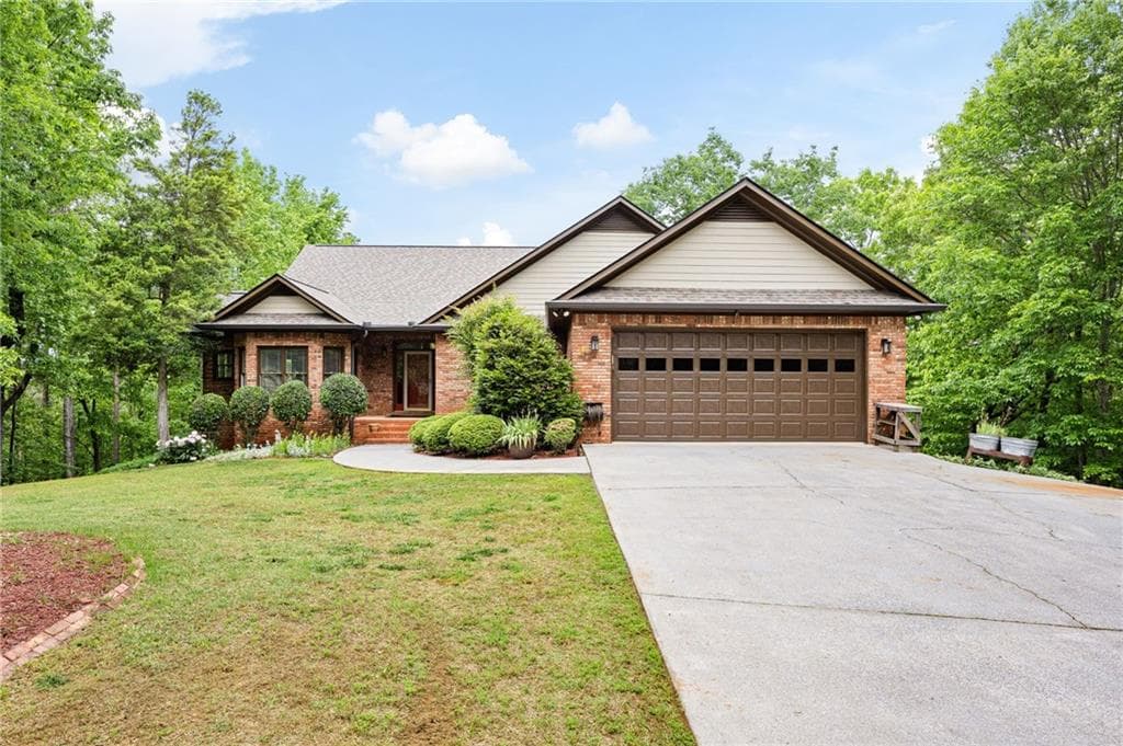4 bedroom, 3 bathroom, 4,143 sq ft single family residence for sale at 101 Sunset Drive, Cartersville, GA 30121 — photo 4
