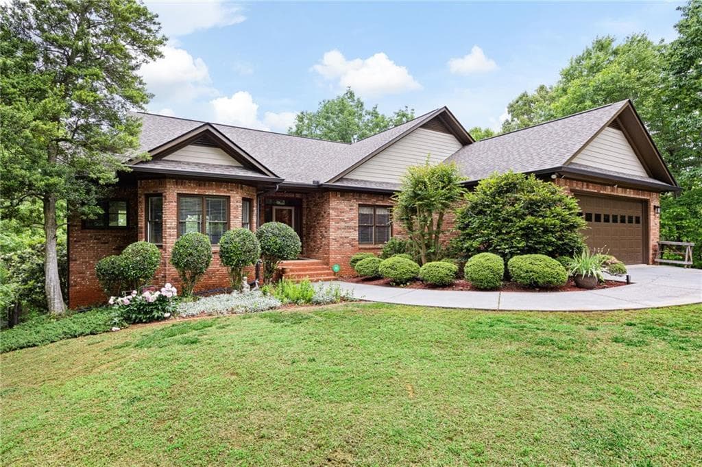 4 bedroom, 3 bathroom, 4,143 sq ft single family residence for sale at 101 Sunset Drive, Cartersville, GA 30121 — photo 3