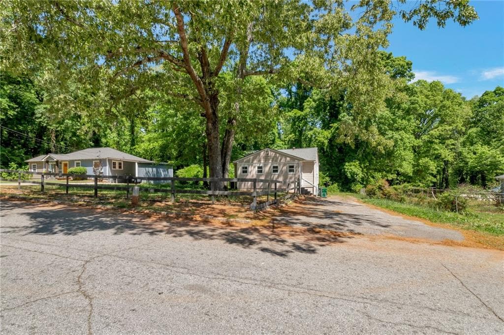 3 bedroom, 2 bathroom, 1,000 sq ft single family residence for sale at 4436 Highland Road, Decatur, GA 30035 — photo 1 of 15