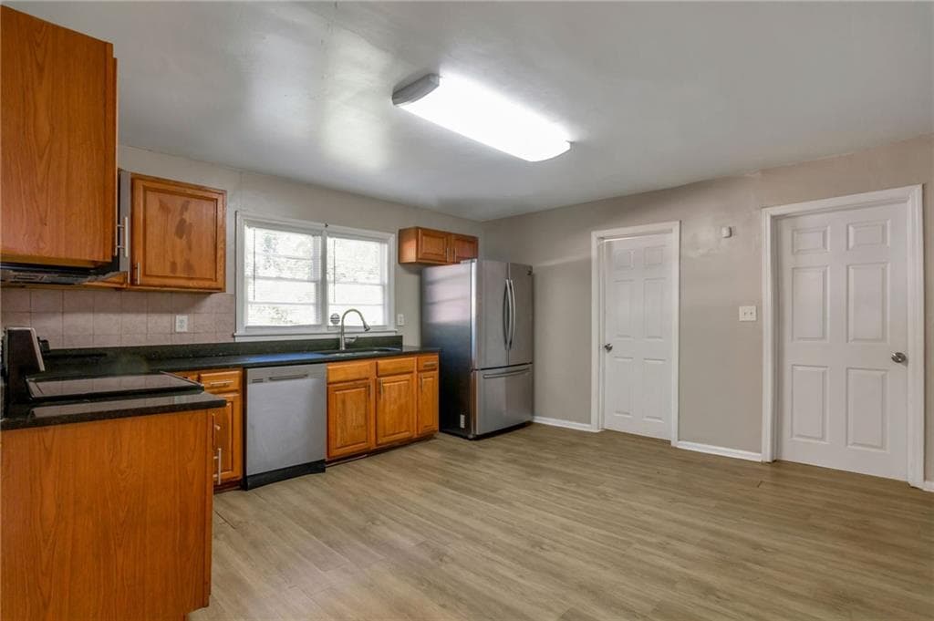 3 bedroom, 2 bathroom, 1,000 sq ft single family residence for sale at 4436 Highland Road, Decatur, GA 30035 — photo 4