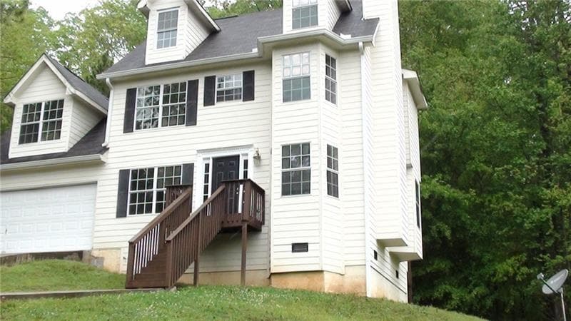 4 bedroom, 3 bathroom, 1,828 sq ft single family residence under contract at 3845 Laurel Brook Lane, Snellville, GA 30039 — photo 2
