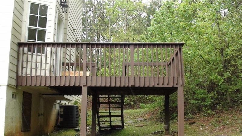 4 bedroom, 3 bathroom, 1,828 sq ft single family residence under contract at 3845 Laurel Brook Lane, Snellville, GA 30039 — photo 3
