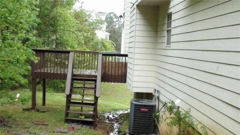 4 bedroom, 3 bathroom, 1,828 sq ft single family residence under contract at 3845 Laurel Brook Lane, Snellville, GA 30039 — photo 4