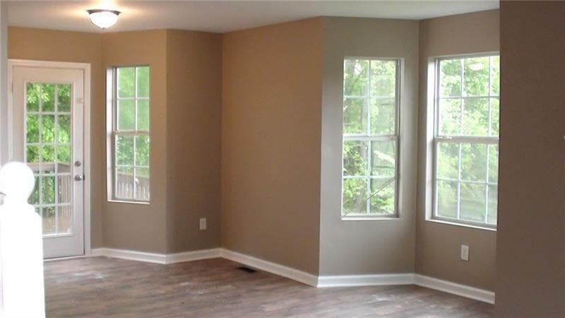 4 bedroom, 3 bathroom, 1,828 sq ft single family residence under contract at 3845 Laurel Brook Lane, Snellville, GA 30039 — photo 9