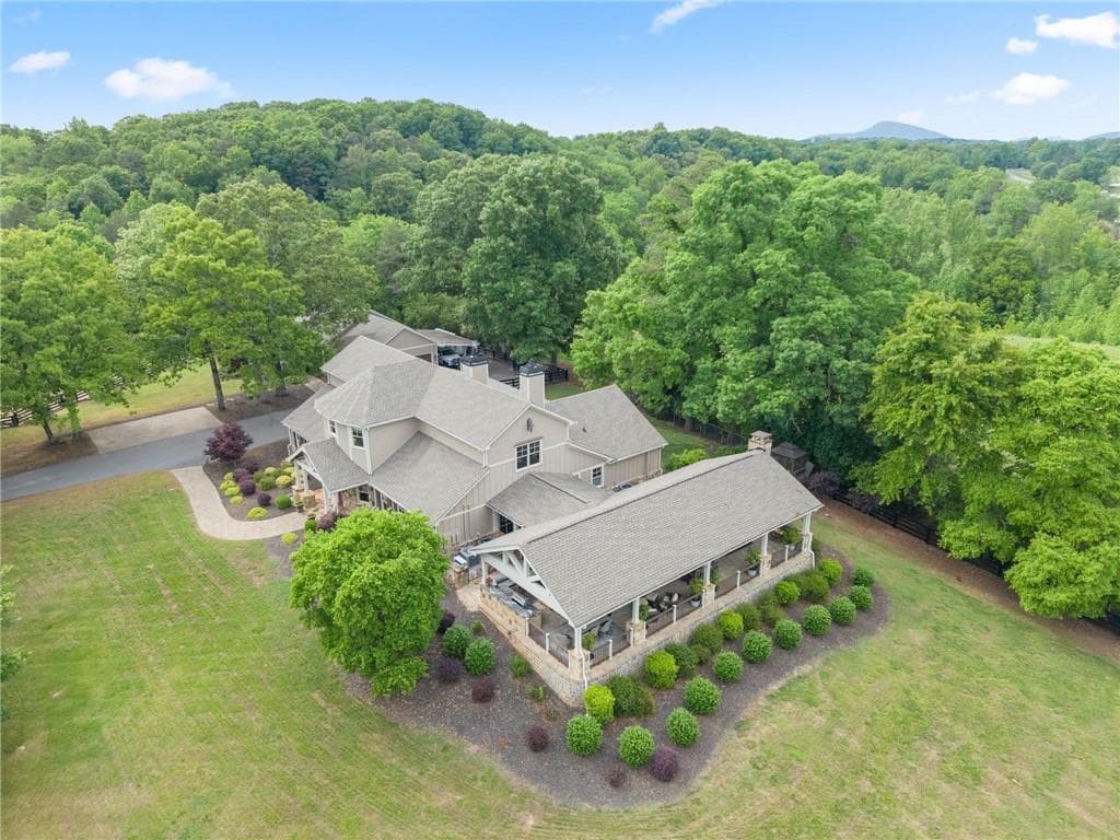 5 bedroom, 6 bathroom, 5,958 sq ft single family residence for sale at 4601 N Browning Bridge Road, Gainesville, GA 30506 — photo 4