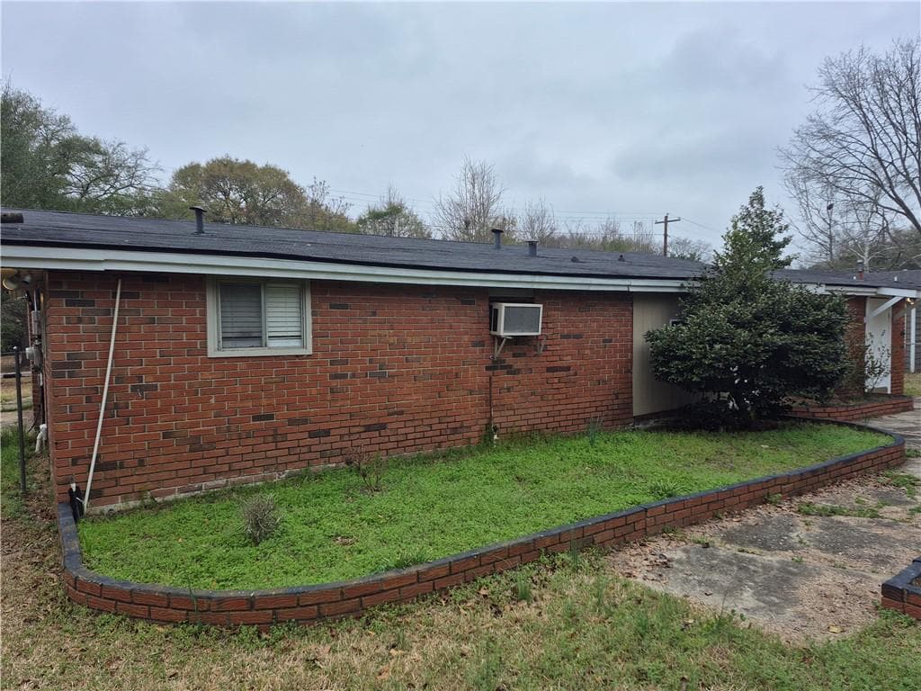 3 bedroom, 2 bathroom, 1,467 sq ft single family residence for sale at 1432 Hagan Drive, Columbus, GA 31907 — photo 2