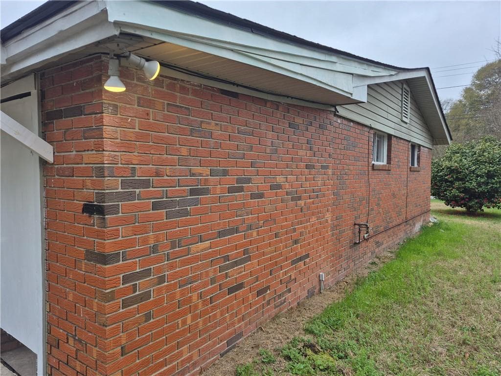 3 bedroom, 2 bathroom, 1,467 sq ft single family residence for sale at 1432 Hagan Drive, Columbus, GA 31907 — photo 3