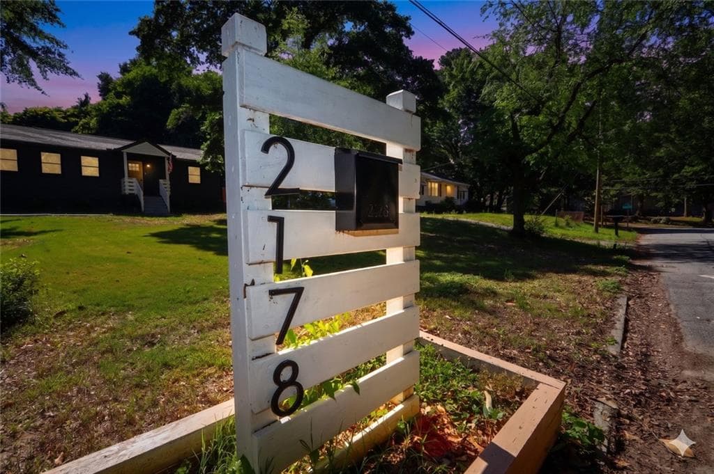 3 bedroom, 2 bathroom, 992 sq ft single family residence for sale at 2178 Penelope Street, Atlanta, GA 30314 — photo 2
