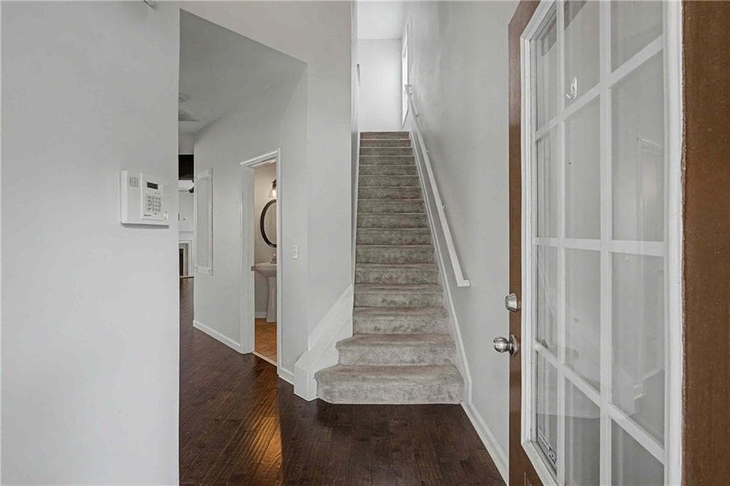3 bedroom, 3 bathroom, 1,878 sq ft single family residence for sale at 6060 Bentley Way, Cumming, GA 30040 — photo 4