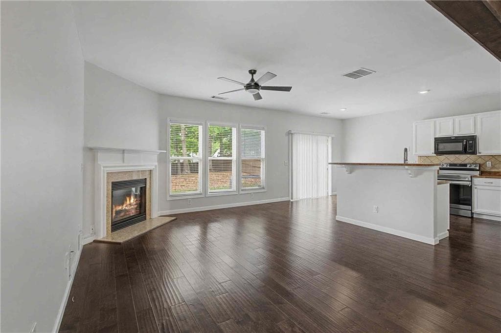 3 bedroom, 3 bathroom, 1,878 sq ft single family residence for sale at 6060 Bentley Way, Cumming, GA 30040 — photo 7
