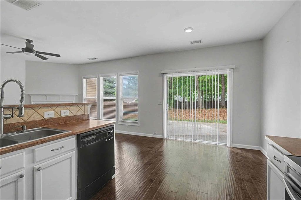 3 bedroom, 3 bathroom, 1,878 sq ft single family residence for sale at 6060 Bentley Way, Cumming, GA 30040 — photo 8