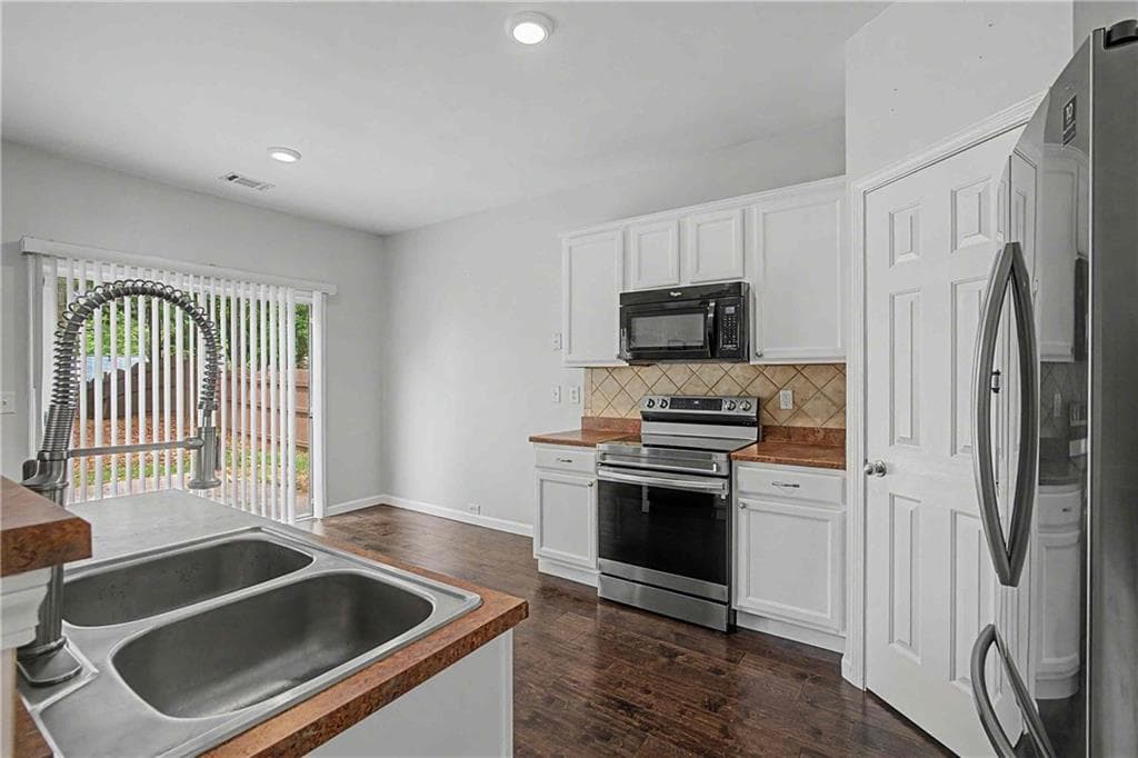 3 bedroom, 3 bathroom, 1,878 sq ft single family residence for sale at 6060 Bentley Way, Cumming, GA 30040 — photo 10