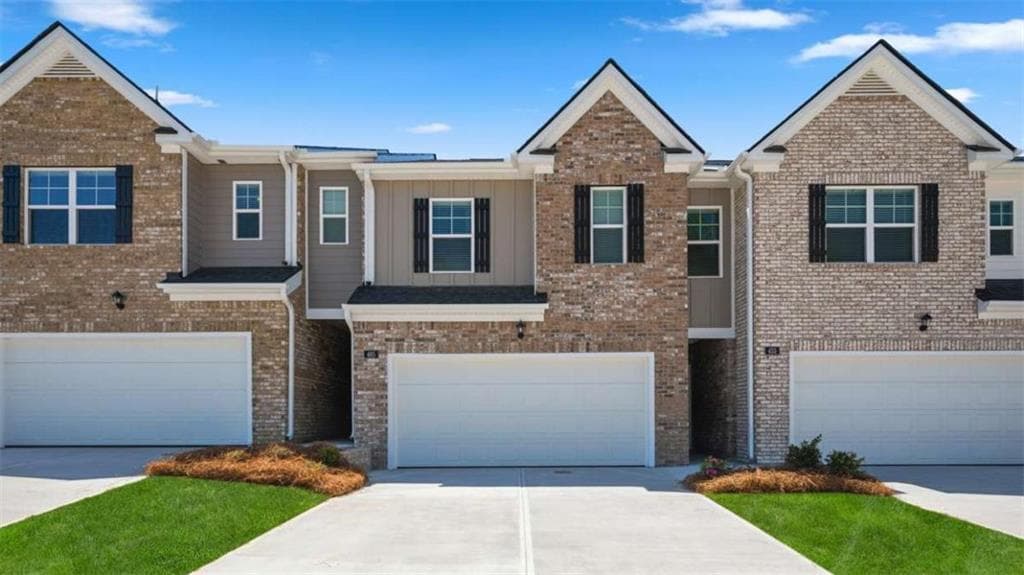 3 bedroom, 3 bathroom, 1,947 sq ft townhouse for sale at 500 Silver Moon Drive, Loganville, GA 30052