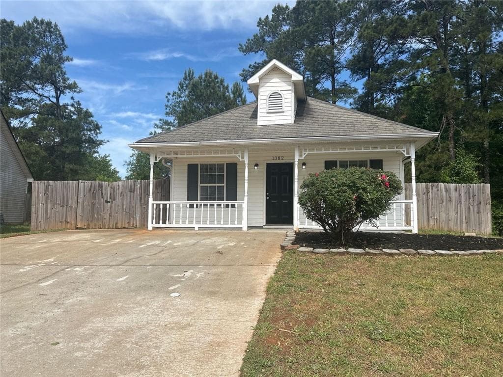 3 bedroom, 2 bathroom, 1,104 sq ft single family residence for sale at 1382 N Hampton Drive, Hampton, GA 30228