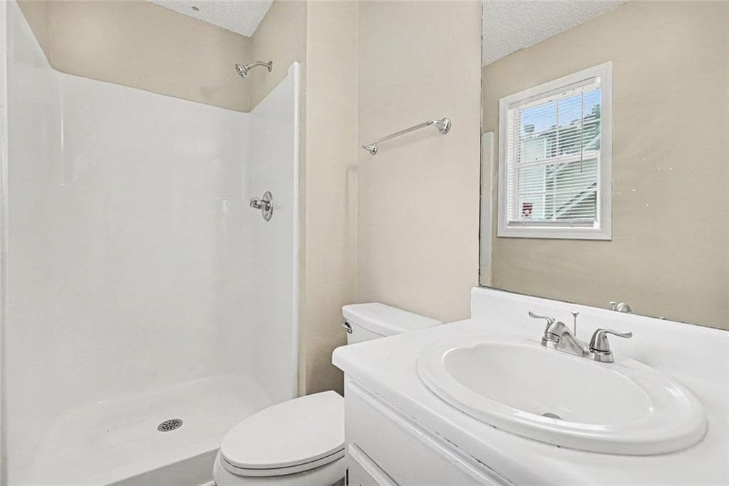 3 bedroom, 2 bathroom, 1,104 sq ft single family residence for sale at 1382 N Hampton Drive, Hampton, GA 30228 — photo 3
