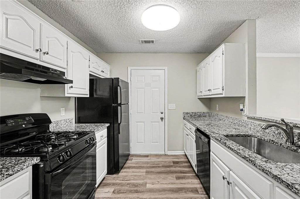 3 bedroom, 2 bathroom, 1,104 sq ft single family residence for sale at 1382 N Hampton Drive, Hampton, GA 30228 — photo 6