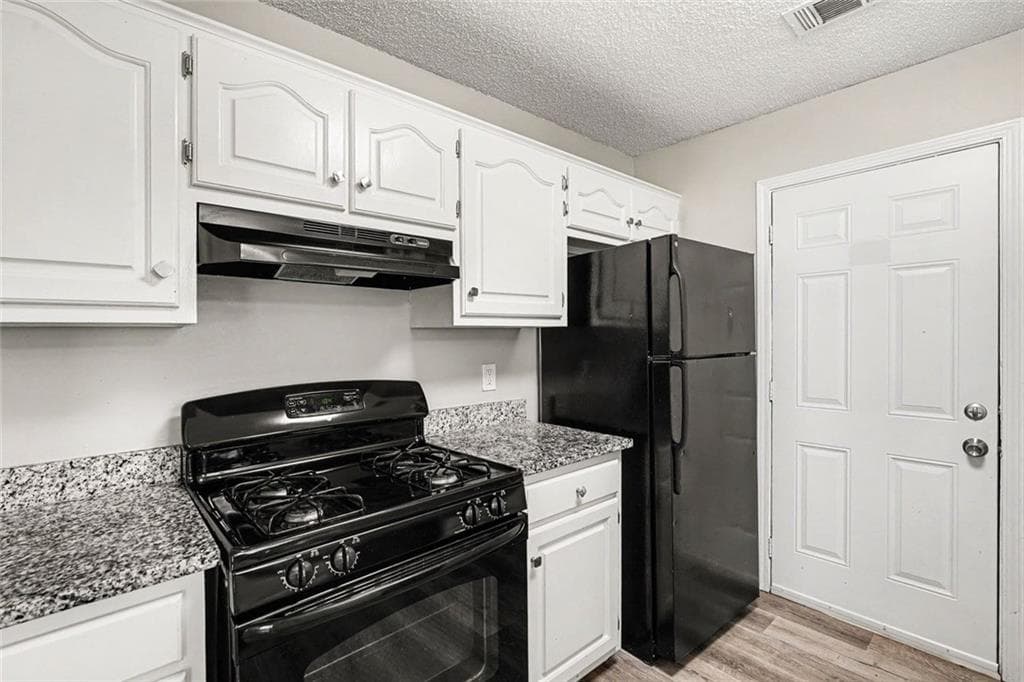 3 bedroom, 2 bathroom, 1,104 sq ft single family residence for sale at 1382 N Hampton Drive, Hampton, GA 30228 — photo 7