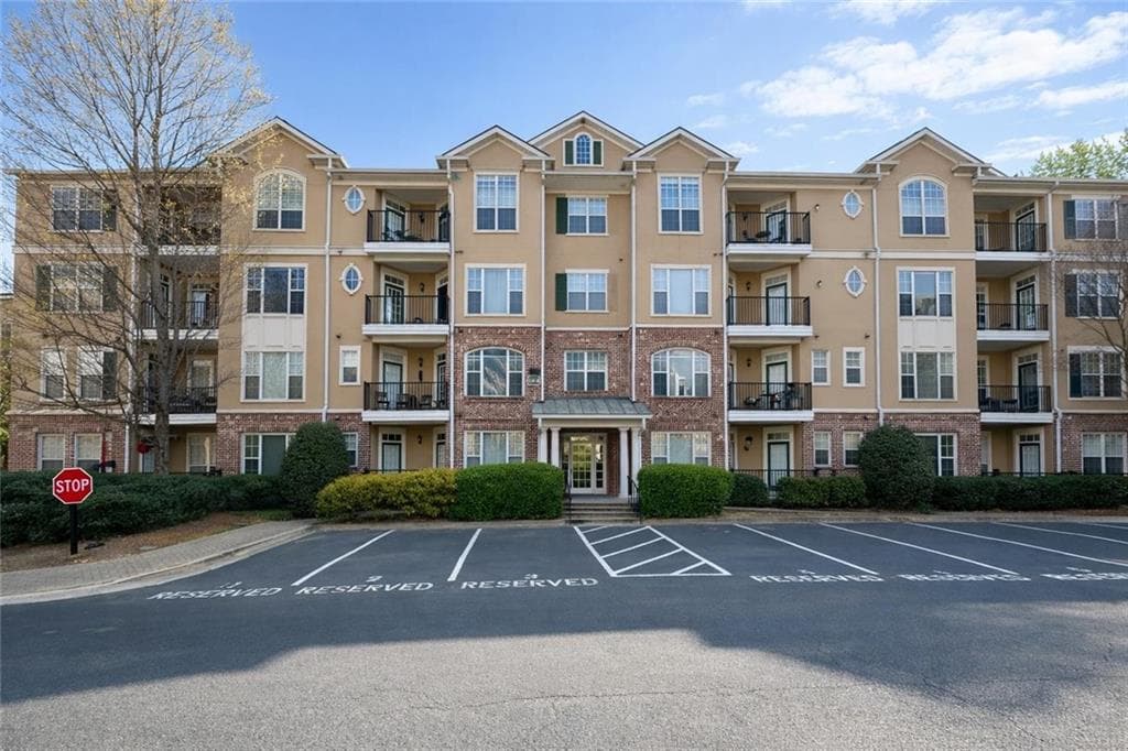 2 bedroom, 2 bathroom, 1,262 sq ft condominium for rent at 4107 Stratford, Decatur, GA 30033 for $2,349 a month — photo 2