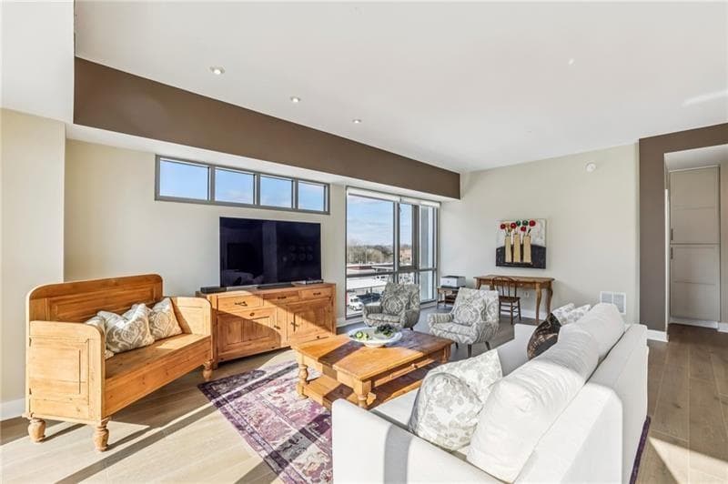 2 bedroom, 2 bathroom, 1,450 sq ft condominium under contract at 1100 Howell Mill Road 414, Atlanta, GA 30318 — photo 5
