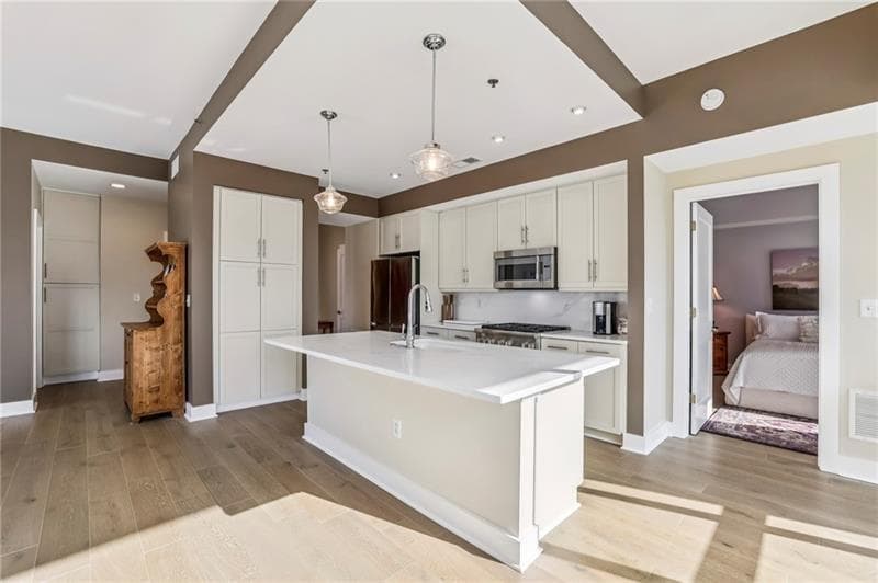 2 bedroom, 2 bathroom, 1,450 sq ft condominium under contract at 1100 Howell Mill Road 414, Atlanta, GA 30318 — photo 9