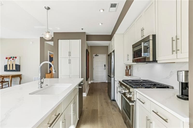 2 bedroom, 2 bathroom, 1,450 sq ft condominium under contract at 1100 Howell Mill Road 414, Atlanta, GA 30318 — photo 10