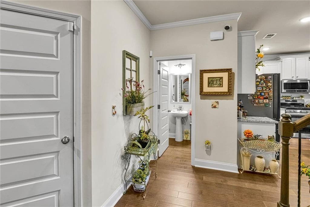 3 bedroom, 3 bathroom, 1,974 sq ft townhouse for sale at 2423 Chene Drive, Duluth, GA 30097 — photo 4