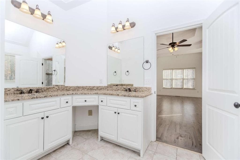 4 bedroom, 6 bathroom, 3,020 sq ft single family residence for sale at 4234 Quail Creek Drive, Flowery Branch, GA 30542 — photo 3