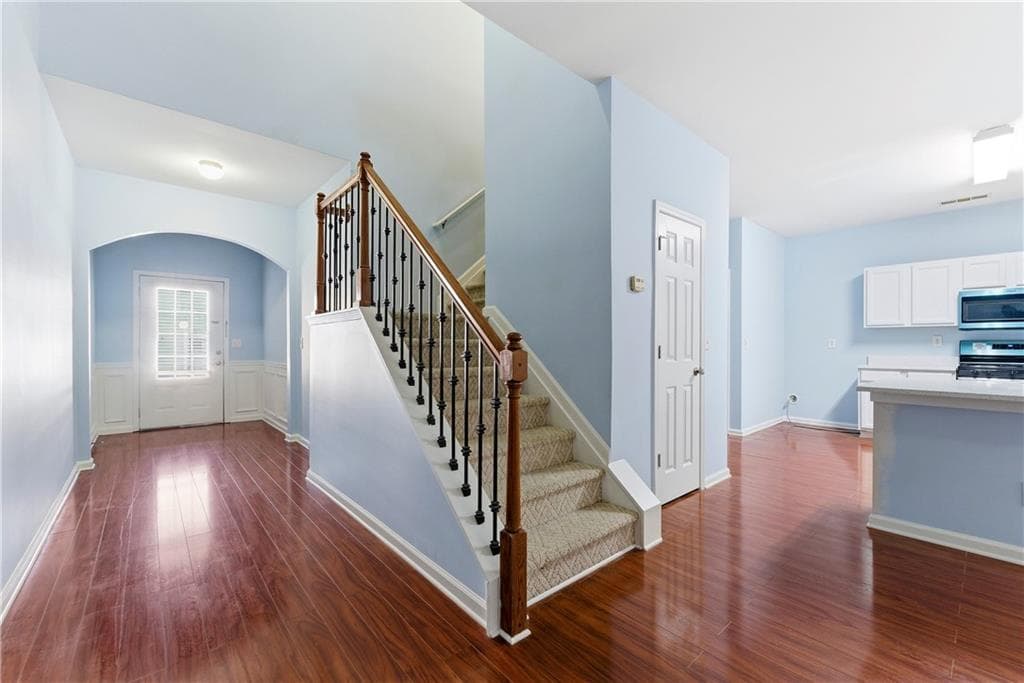 3 bedroom, 3 bathroom, 1,782 sq ft townhouse for sale at 3923 Snipes Court, Lilburn, GA 30047 — photo 3