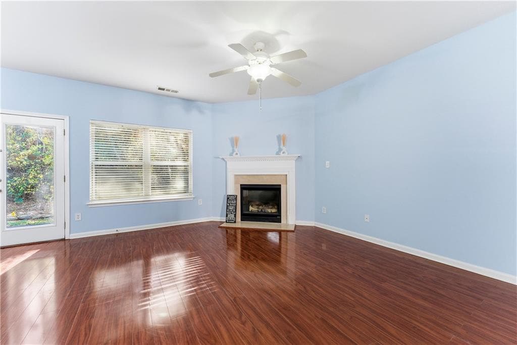 3 bedroom, 3 bathroom, 1,782 sq ft townhouse for sale at 3923 Snipes Court, Lilburn, GA 30047 — photo 5