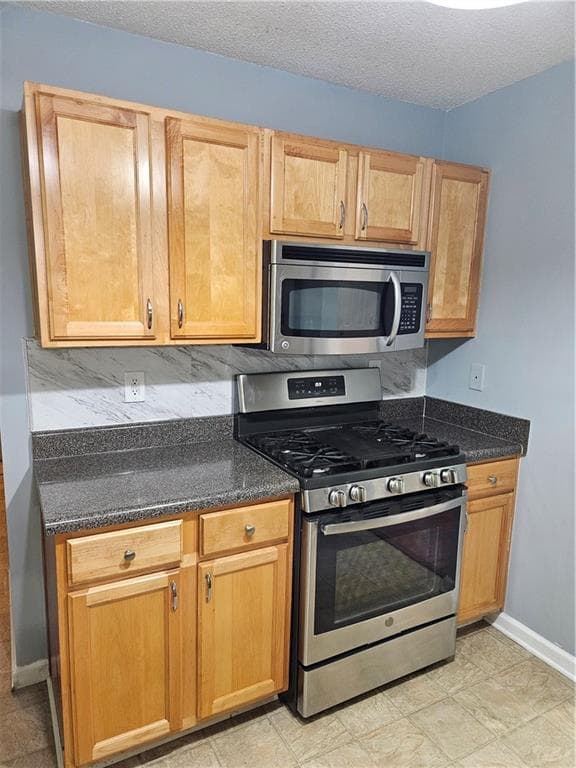 4 bedroom, 3 bathroom, 2,024 sq ft single family residence for sale at 6978 Foxmoor Way, Douglasville, GA 30134 — photo 7