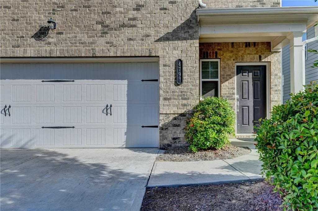 4 bedroom, 3 bathroom, 1,841 sq ft single family residence for sale at 4797 Waxwing Street, Hoschton, GA 30548 — photo 3