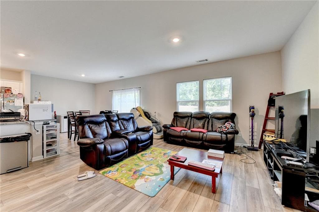 4 bedroom, 3 bathroom, 1,841 sq ft single family residence for sale at 4797 Waxwing Street, Hoschton, GA 30548 — photo 4
