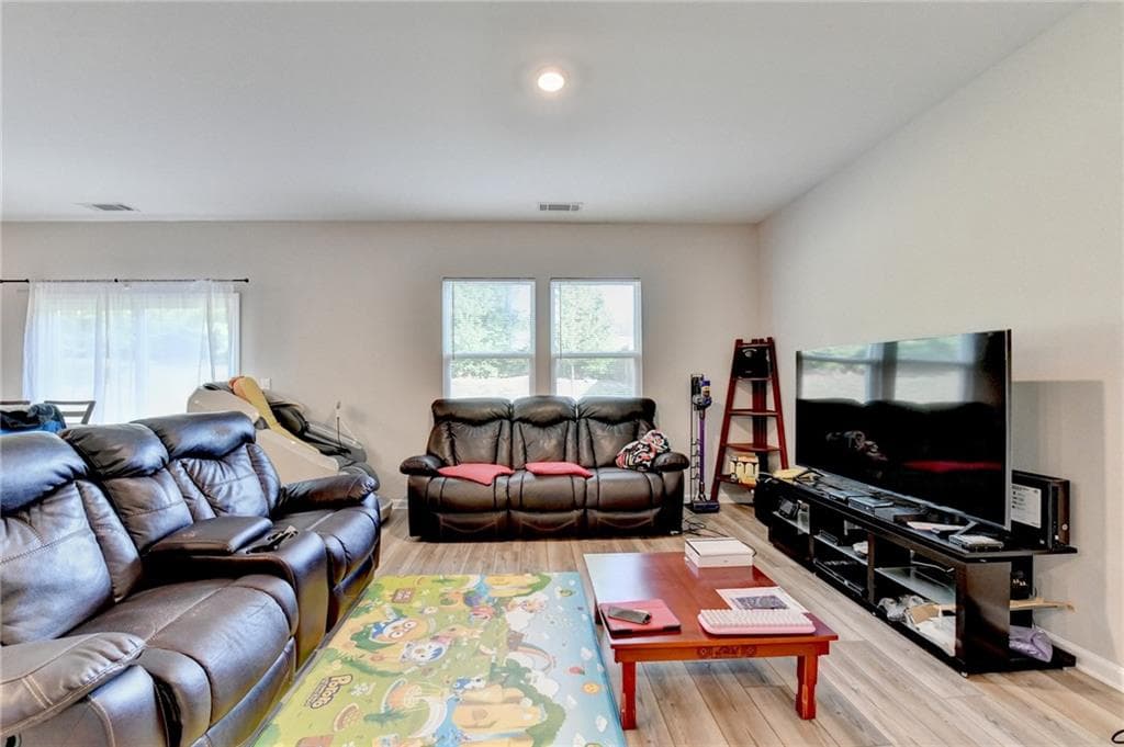 4 bedroom, 3 bathroom, 1,841 sq ft single family residence for sale at 4797 Waxwing Street, Hoschton, GA 30548 — photo 5