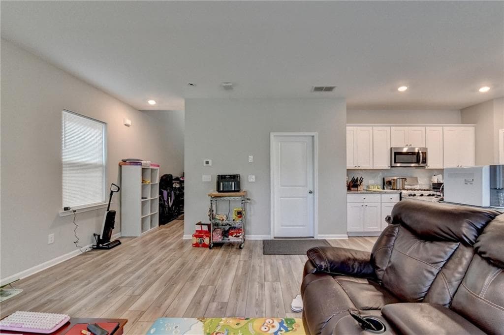 4 bedroom, 3 bathroom, 1,841 sq ft single family residence for sale at 4797 Waxwing Street, Hoschton, GA 30548 — photo 7