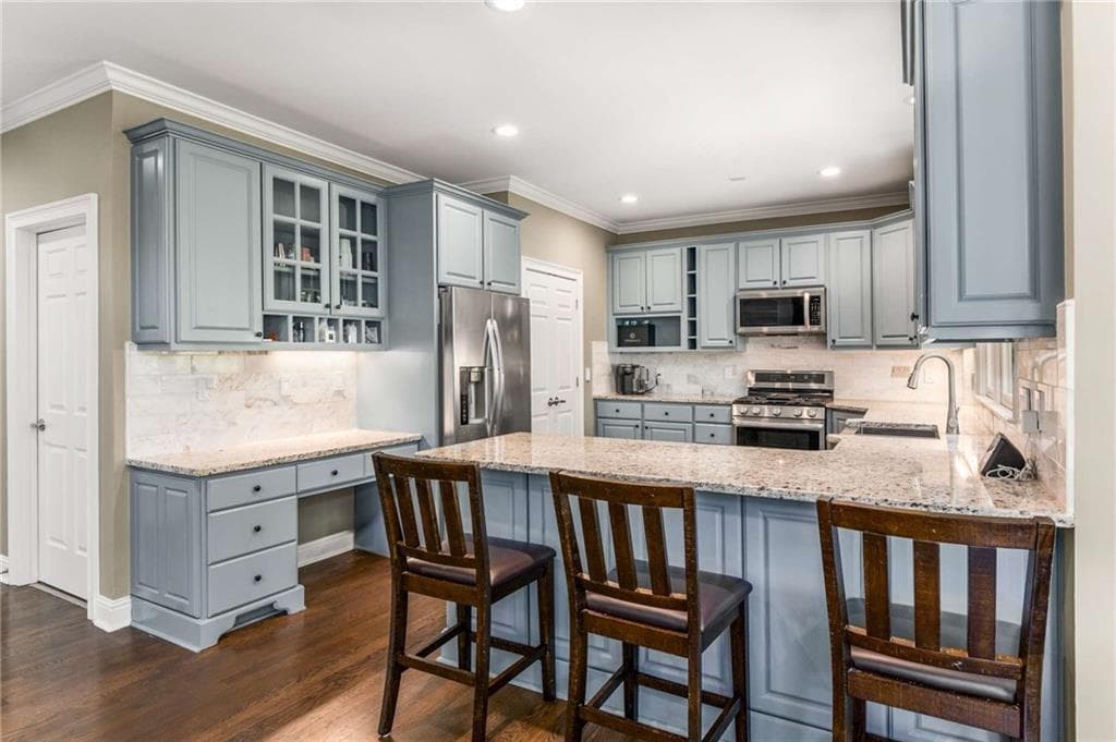5 bedroom, 5 bathroom, 3,838 sq ft single family residence for sale at 220 Milano Drive, Atlanta, GA 30331 — photo 4
