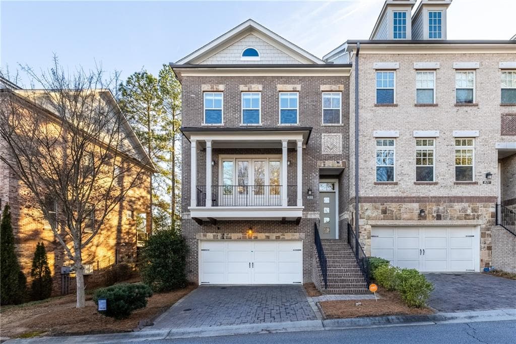 4 bedroom, 4 bathroom, 2,492 sq ft townhouse sold at 823 Canterbury Overlook, Atlanta, GA 30324